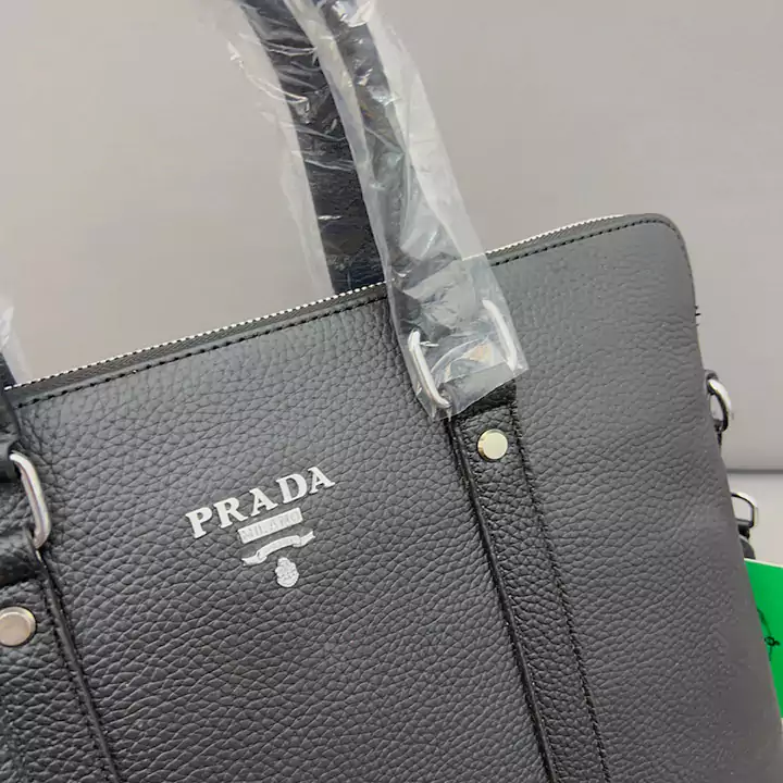 プラダ ハンドバッグ 横開き