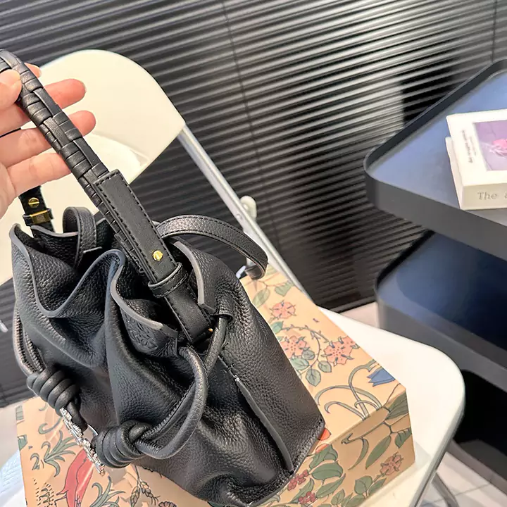 LOEWE ミニバッグ 巾着