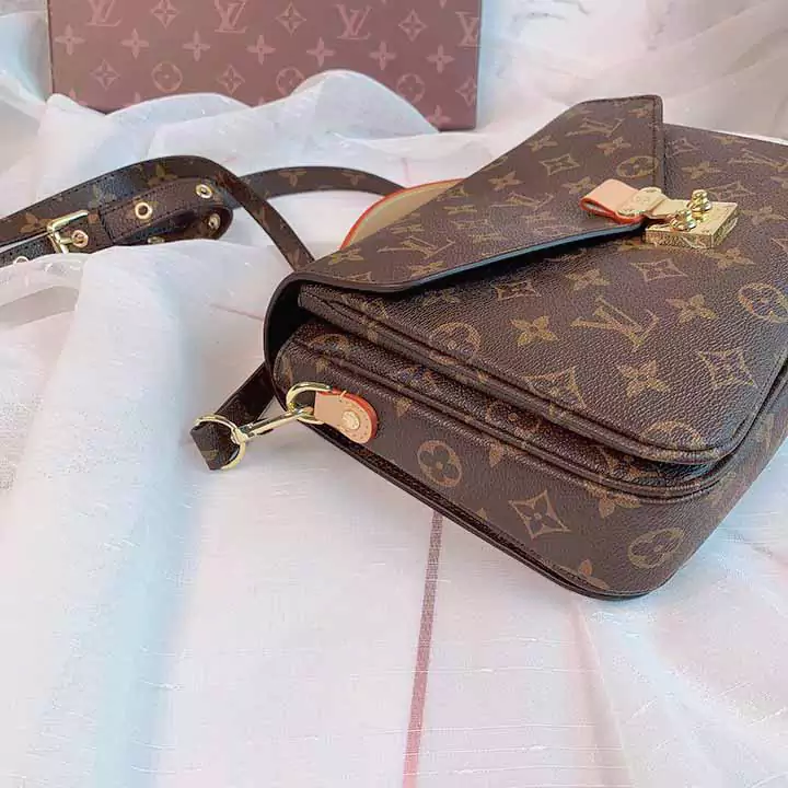 レザー製 LV クロスボディバッグ