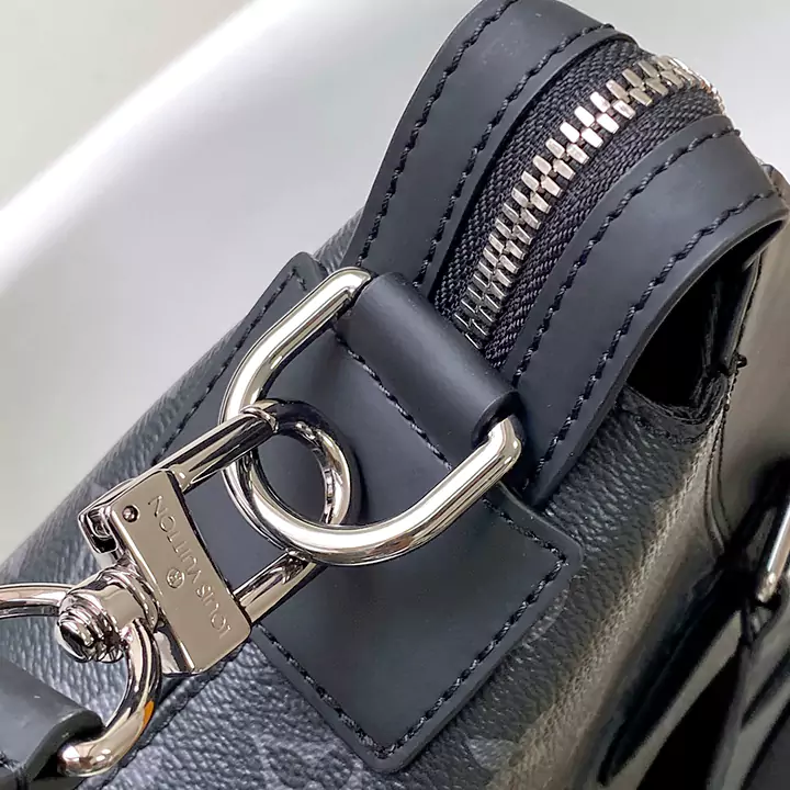 LV バッグ EXPLORER