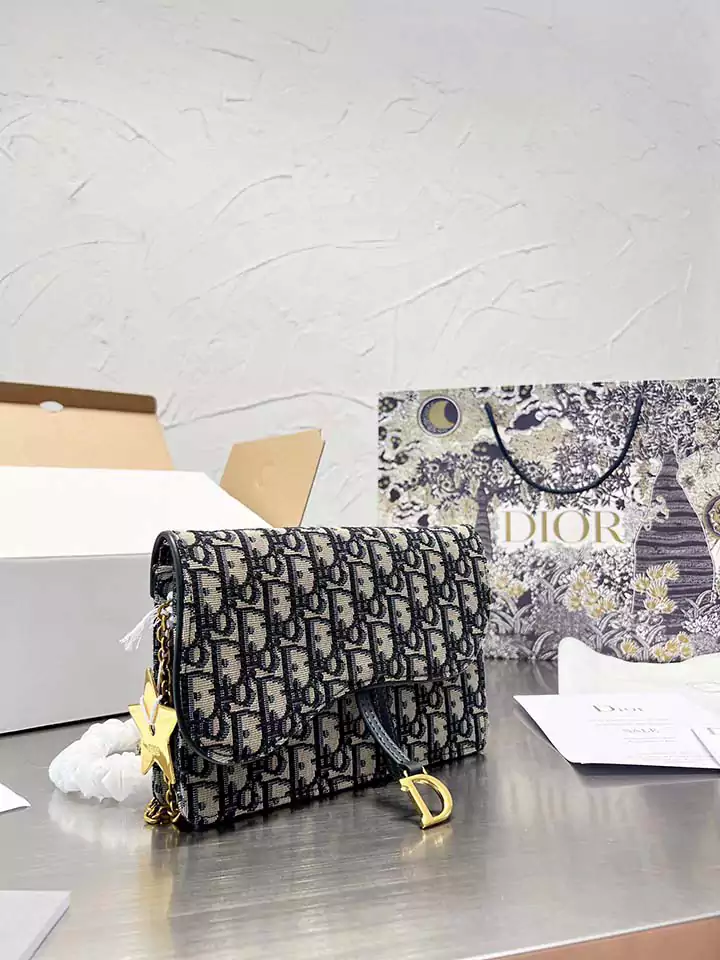 綺麗 ディオール サドル バッグ ショルダーバッグ クロスボディ ブランド柄 高品質 Dior クロスボディ& ショルダーバッグ クラッチバッグ ファスナーポケット 新発売