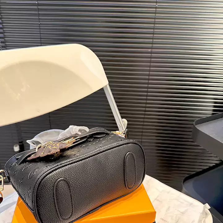 ルイヴィトン クロスボディバッグ