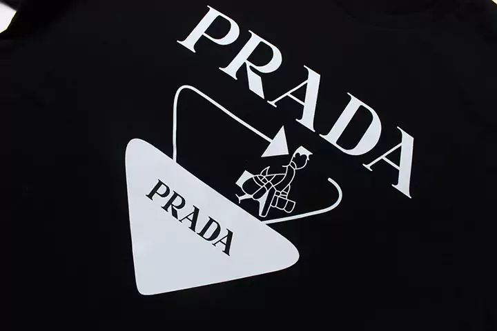 プラダ 薄手 Tシャツ