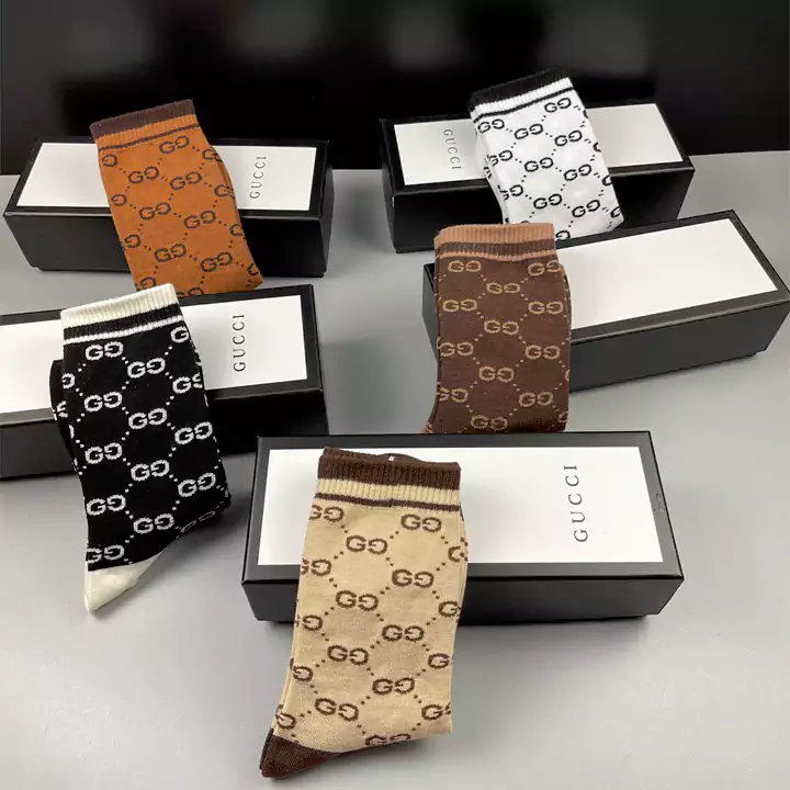 GUCCI（グッチ）ソックスのアップグレード版、防臭性、純綿素材！GGロゴが入ったハイエンドなカスタムカウンターの最新純綿製ダブルニードル製品、1箱に5足入り。2つのスタイル、ショートとロングがあります。