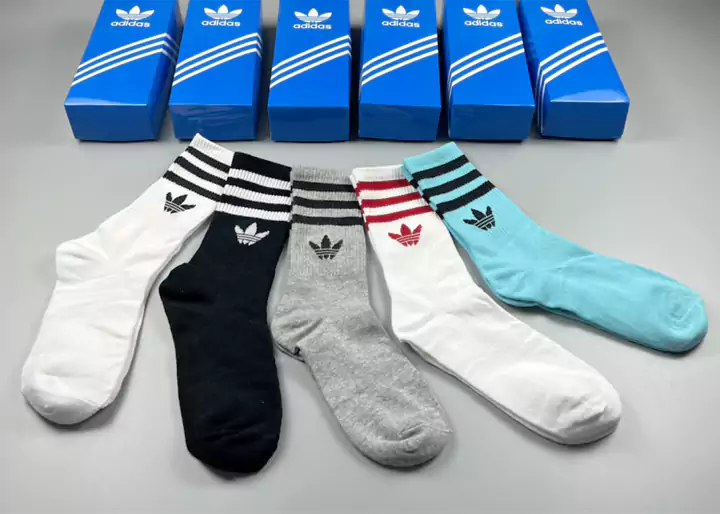 新発売！adidas（アディダストリーフ）公式ウェブサイトで人気のカウンター商品！万能！純粋な綿素材で、履き心地が快適で通気性が高い！5足入りのボックスです。