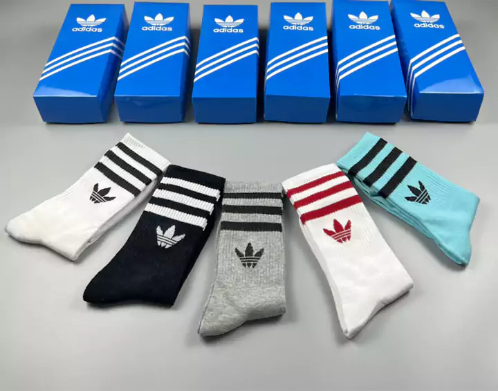 新発売！adidas（アディダストリーフ）公式ウェブサイトで人気のカウンター商品！万能！純粋な綿素材で、履き心地が快適で通気性が高い！5足入りのボックスです。