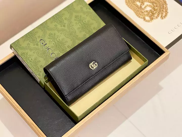 グッチ 長財布 女