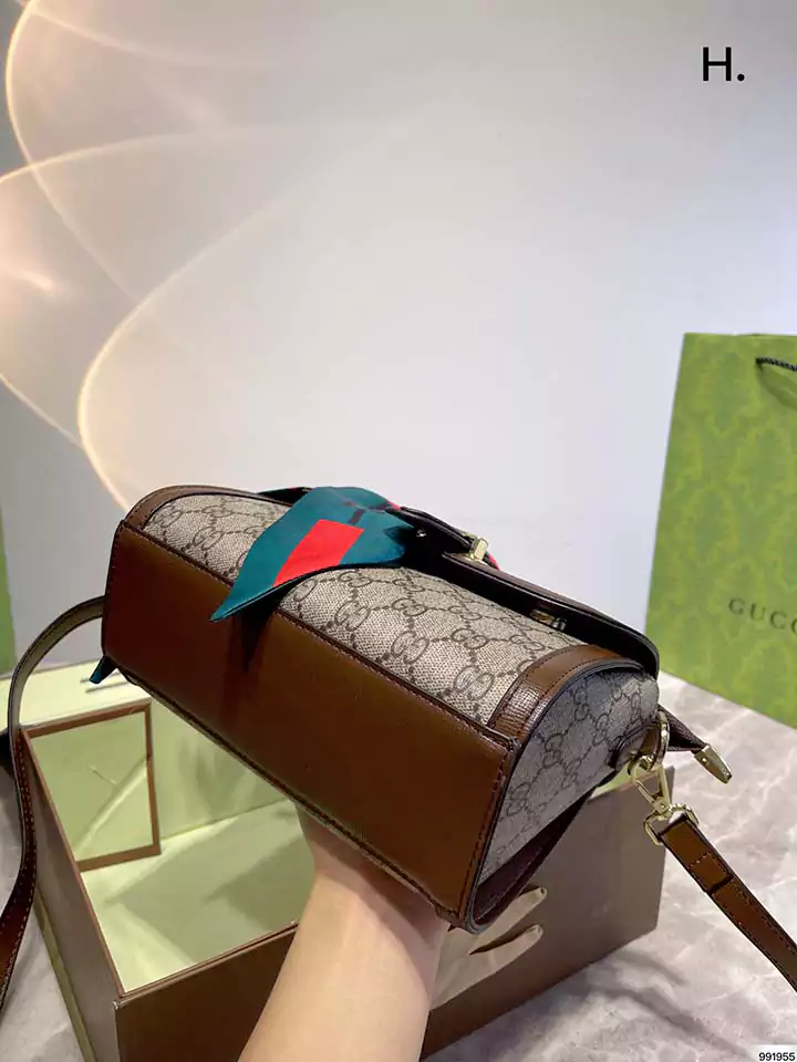 グッチショルダーバッグ ベージュ ブルー