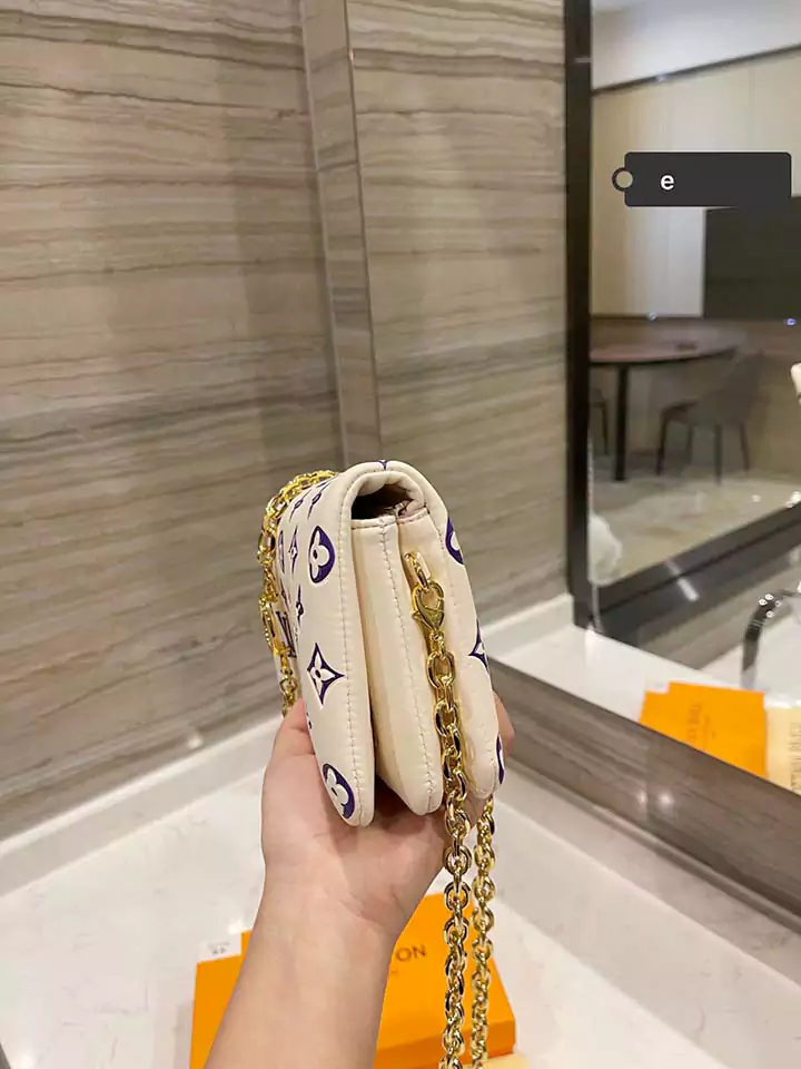 クロスボディ 恋人へのプレゼントOffWhite
