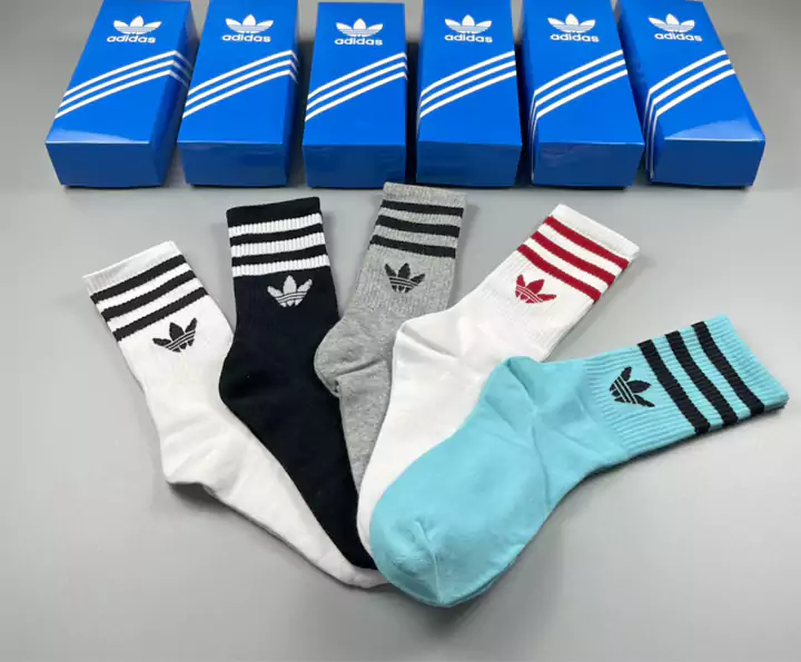 新発売！adidas（アディダストリーフ）公式ウェブサイトで人気のカウンター商品！万能！純粋な綿素材で、履き心地が快適で通気性が高い！5足入りのボックスです。