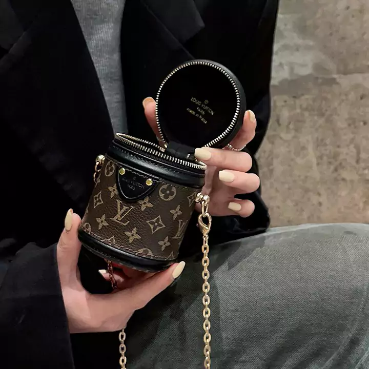 ルイヴィトン化粧品ポーチ 少女 可愛い