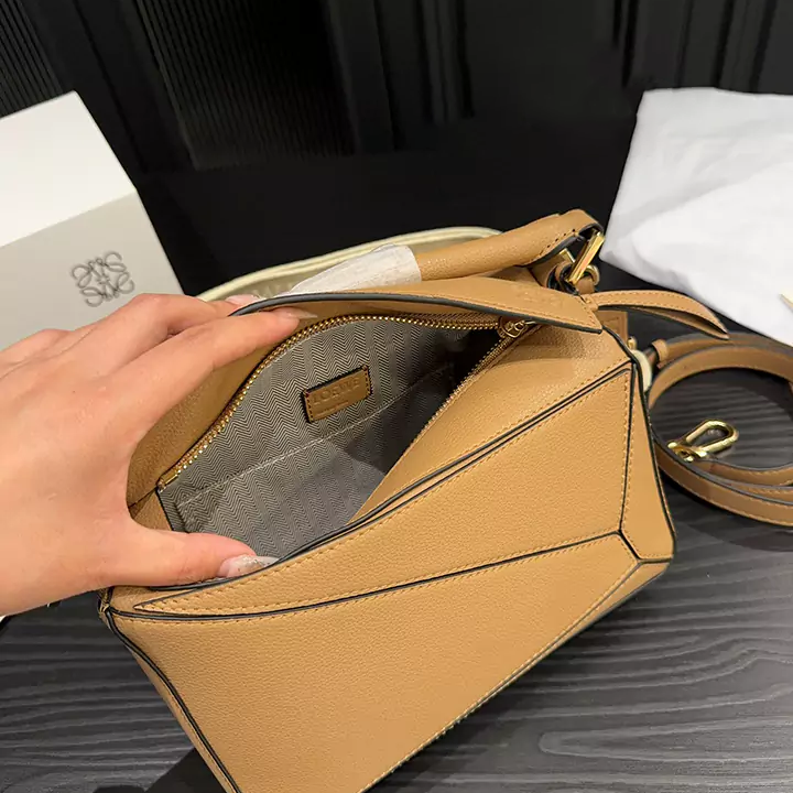 Loewe ショルダーバッグ 女性 ギフト