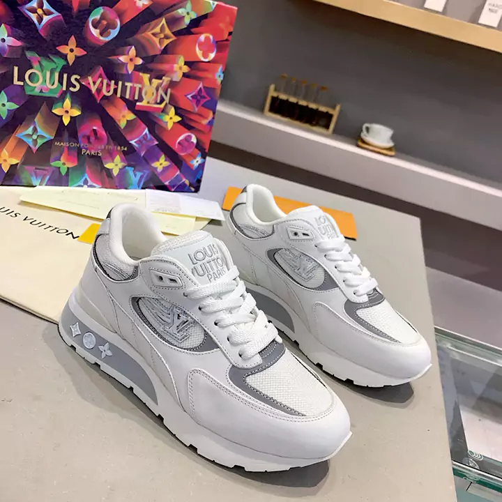 ハイブランド ルイヴィトン ランアウェイ スニーカー 革 流行り LOUIS VUITTON 人気 ロートップ スニーカー 2024秋冬 新作
