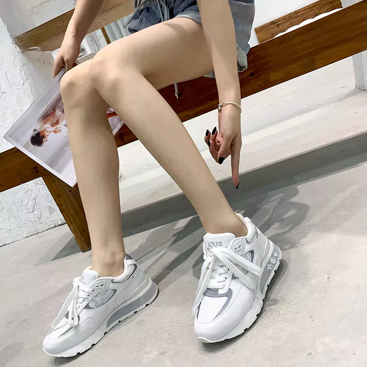 ハイブランド ルイヴィトン ランアウェイ スニーカー 革 流行り LOUIS VUITTON 人気 ロートップ スニーカー 2024秋冬 新作