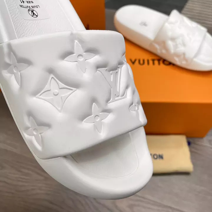 カップルに人気 ルイヴィトン べナッシ モノグラム サンダル ブラック ホワイト お洒落 LV スリッパ 高品質 ゴム