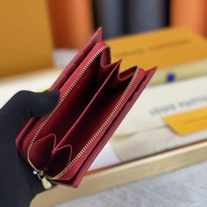 ハイブランドルイヴィトン エンボス加工 ファッション LV 財布 多機能 ミニ財布 レッド  M60235 スーパーコピー