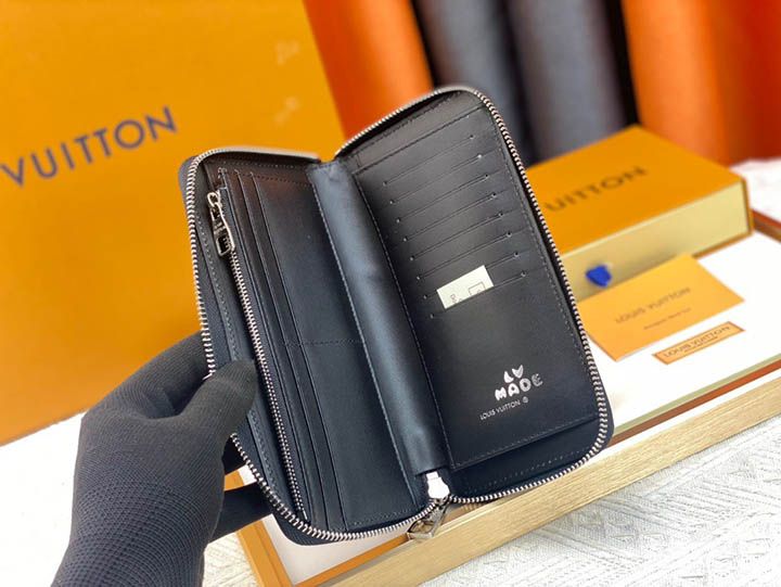LV NIGO ウォレット 偽物