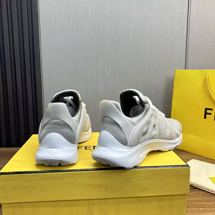 FENDI スニーカー 滑り止め