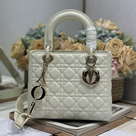 Diorバッグ、ブランドDiorバッグ、Diorスタイル、ショルダーバッグ、クロスボディバッグ、金属チャーム、ラムスキンLady Diorバッグ
