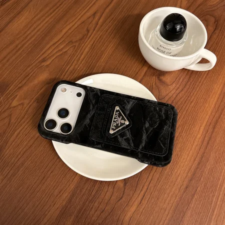 プラダ iPhone 17 ケース