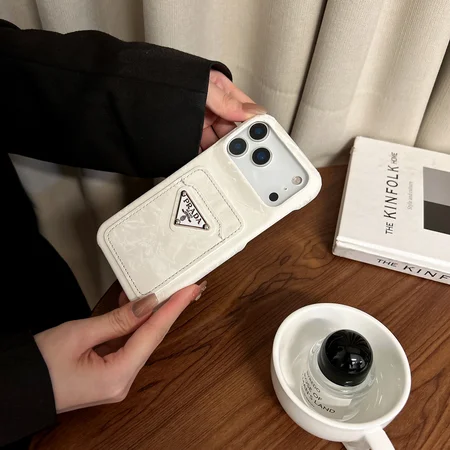 プラダ iPhone 17 ケース
