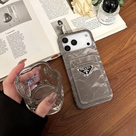 プラダ iPhone 17 ケース