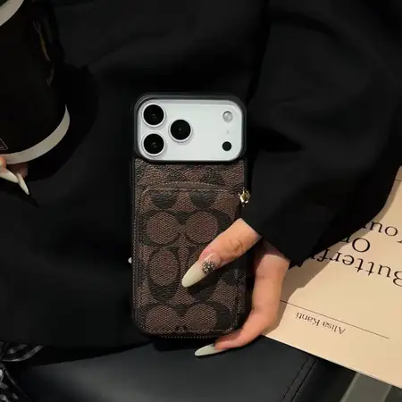 コーチ iPhone17 ケース ファスナーポケット付き
