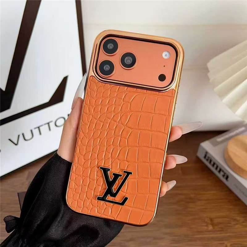 ルイヴィトン風クロコダイル柄のiPhone17/16ケースです。普段使いはもちろん、ビジネスシーンでもお使い頂けるデザインです。フレーム部分はメッキ加工にしてオシャレ度アップ!