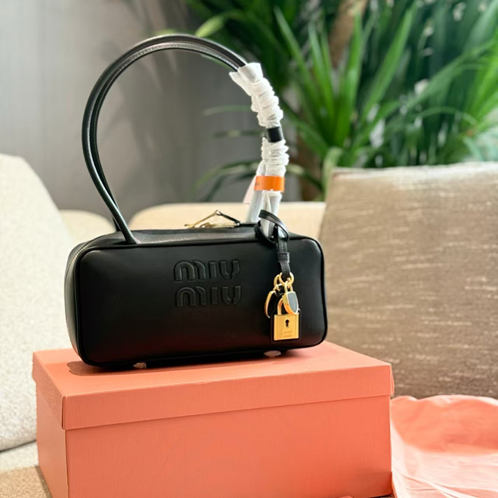 Miu Miu バッグ
