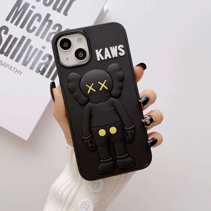 カウズiphone17シリコンケース