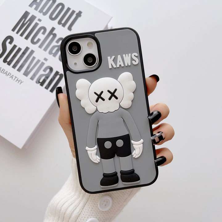 カウズiphone17シリコンケース