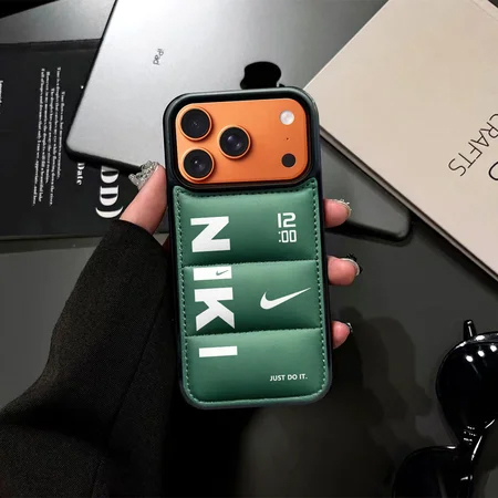 NIKE iPhone17ケース ダウンジャケット
