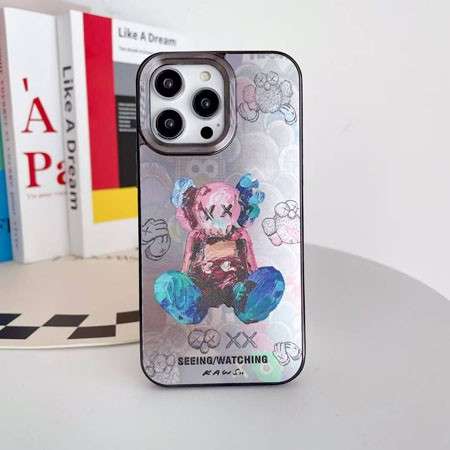 カウズ iphone17ケースフィギュア 立体パターン