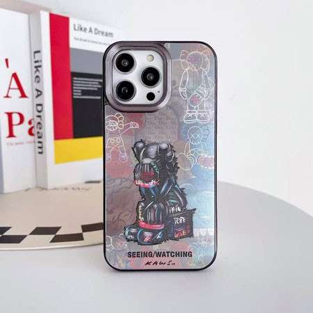 カウズ iphone17ケースフィギュア 立体パターン
